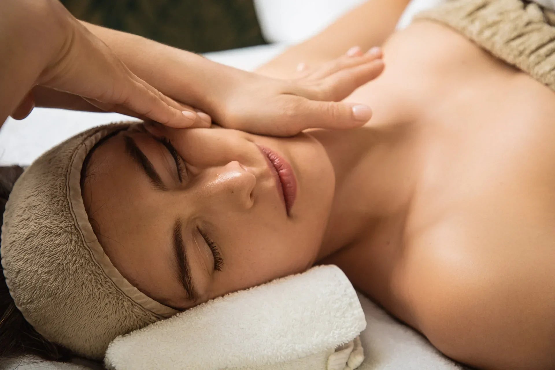 Profession facialiste : l'art du bien-vieillir au naturel - Maison Les Pierres Dorées